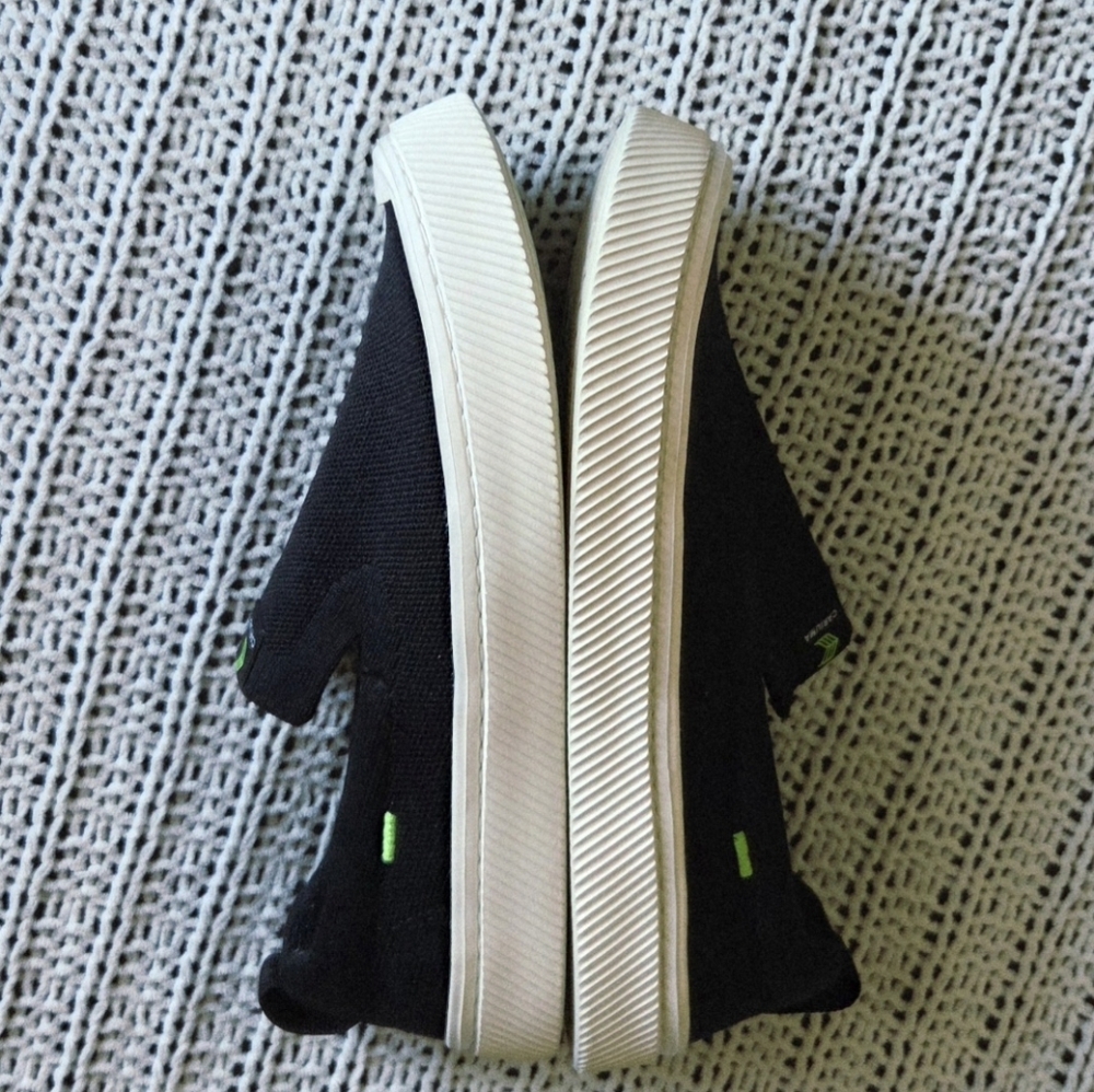 Cariuma IBI Slip-On Black knit Sneakers Women's Size 9.5 - Picture 3 of 8